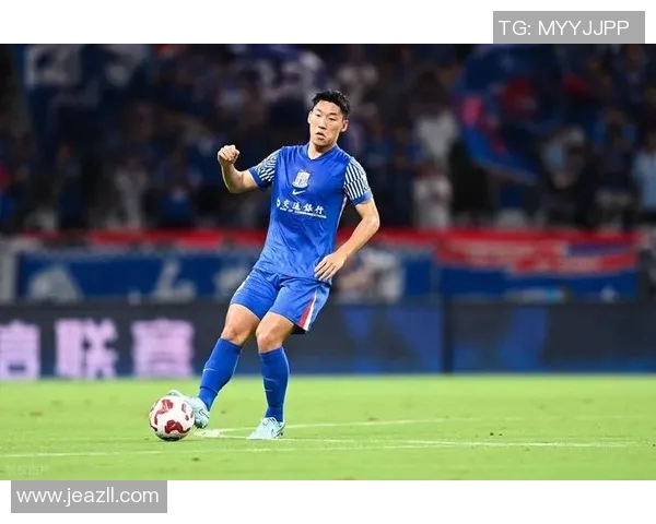 朱辰杰关键解围助力上海申花稳住防线展现球队团结精神